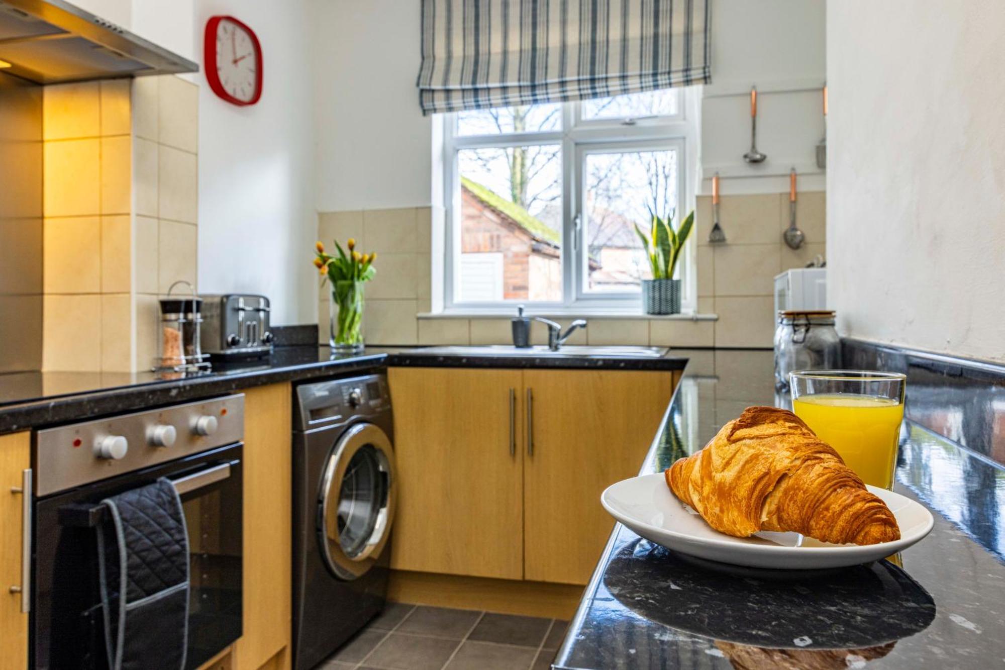 Lovely 4Bdr Home- Off Street Parking Sleeps 7 Nottingham Luaran gambar